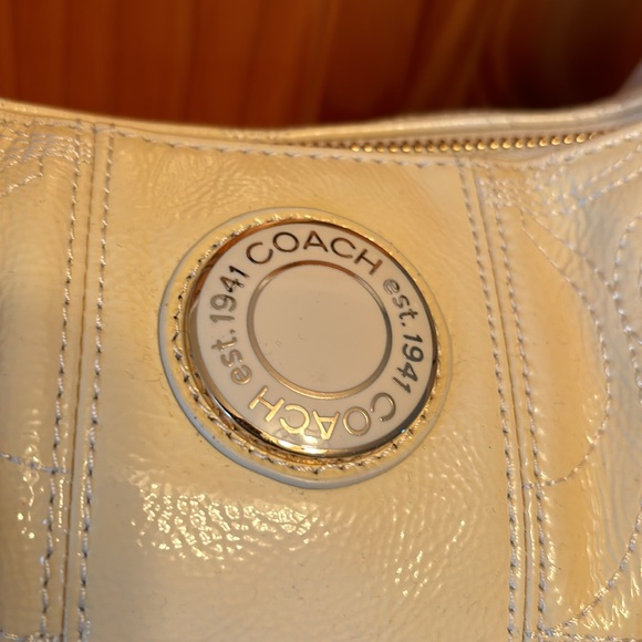 Coach F19282 Signature Stitched Patent Leather Shoulder Bag Purse Cream - Picture 4 of 13